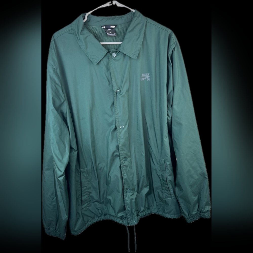 Nike Men's SB Shield Skate Coaches Jacket